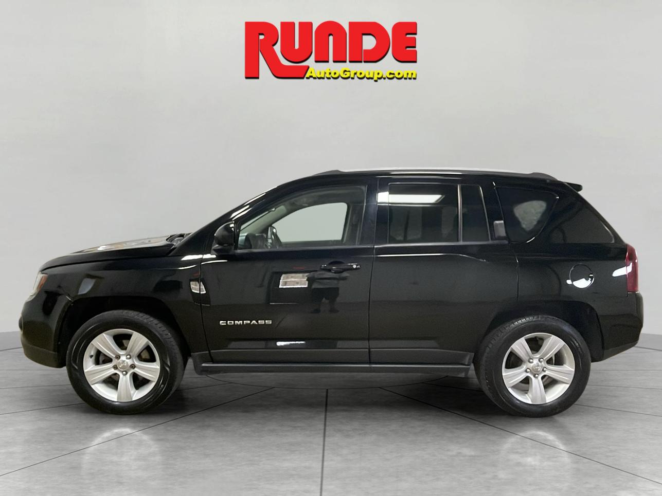 2017 Jeep Compass Latitude photo 2