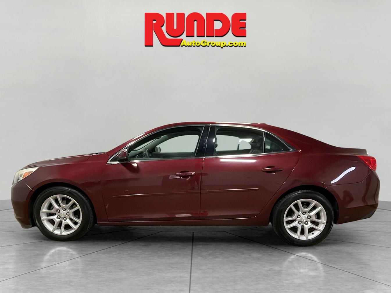Used 2015 Chevrolet Malibu 1LT with VIN 1G11C5SL0FF318800 for sale in East Dubuque, IL