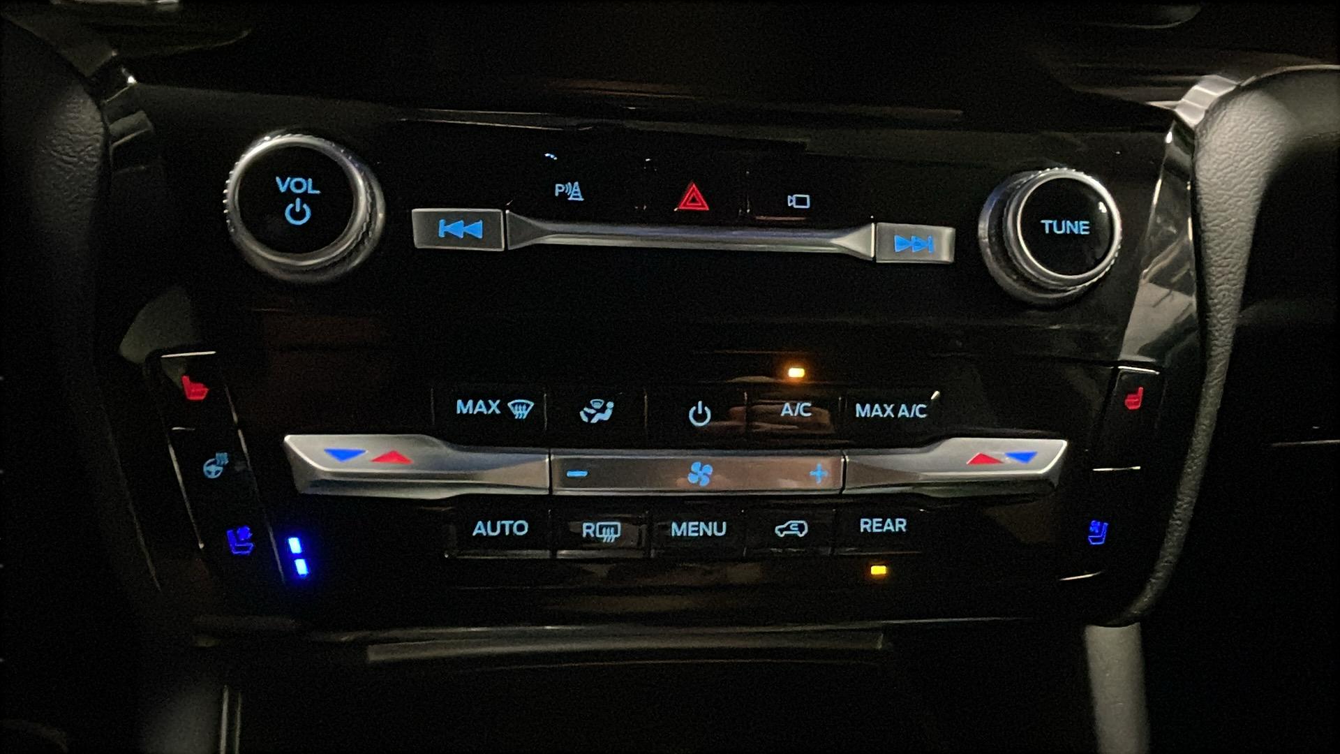 2023 Ford Explorer Limited photo 13