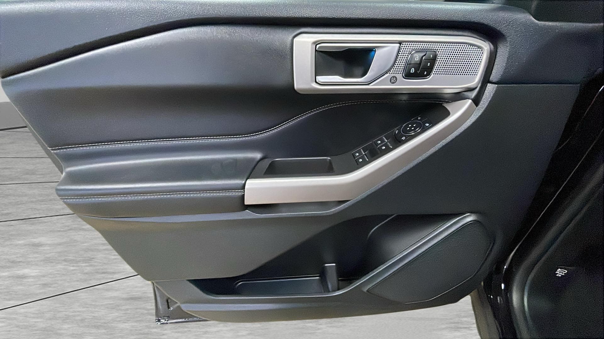 2023 Ford Explorer Limited photo 9