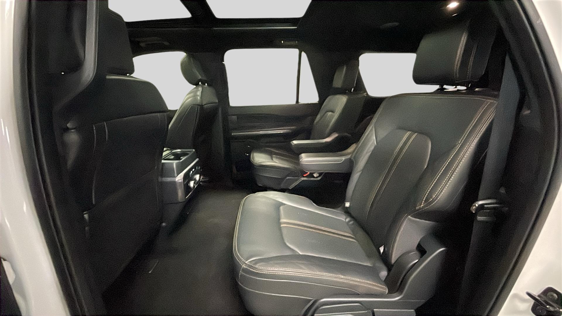 2022 Ford Expedition MAX Platinum photo 15