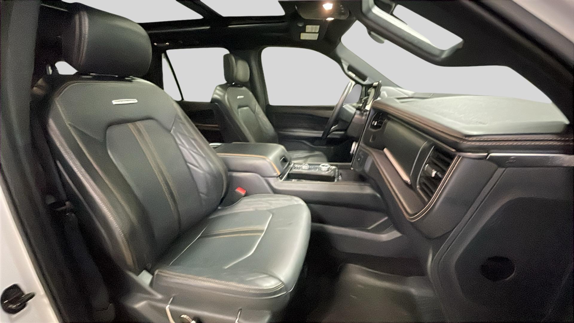 2022 Ford Expedition MAX Platinum photo 17