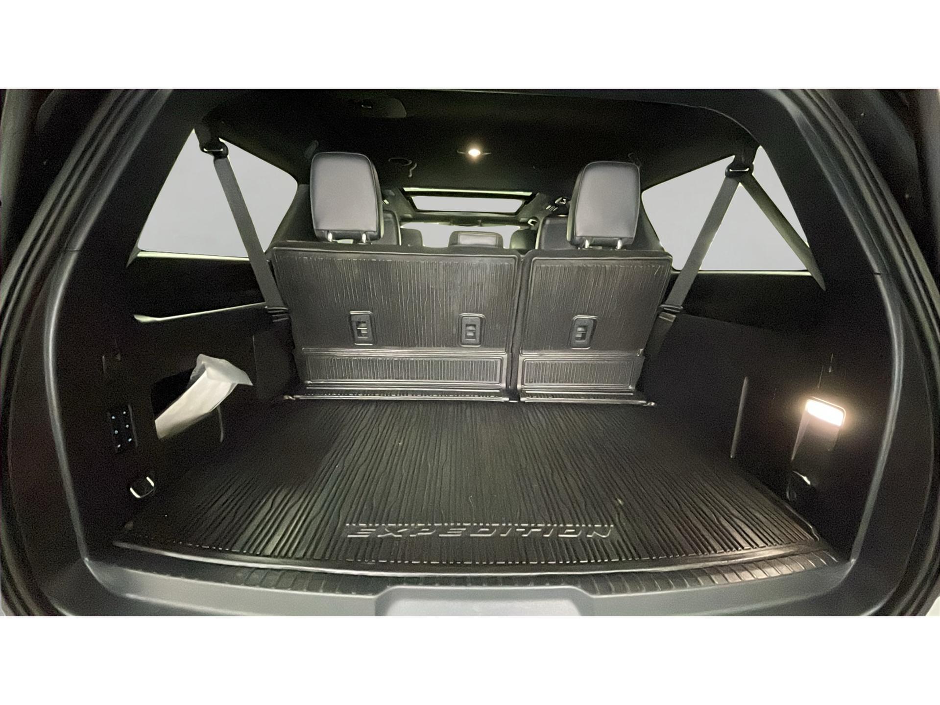 2022 Ford Expedition MAX Platinum photo 16