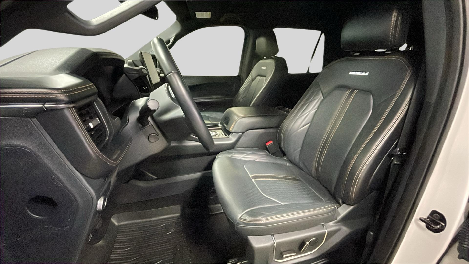 2022 Ford Expedition MAX Platinum photo 11