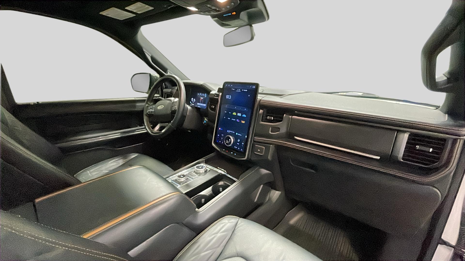 2022 Ford Expedition MAX Platinum photo 18