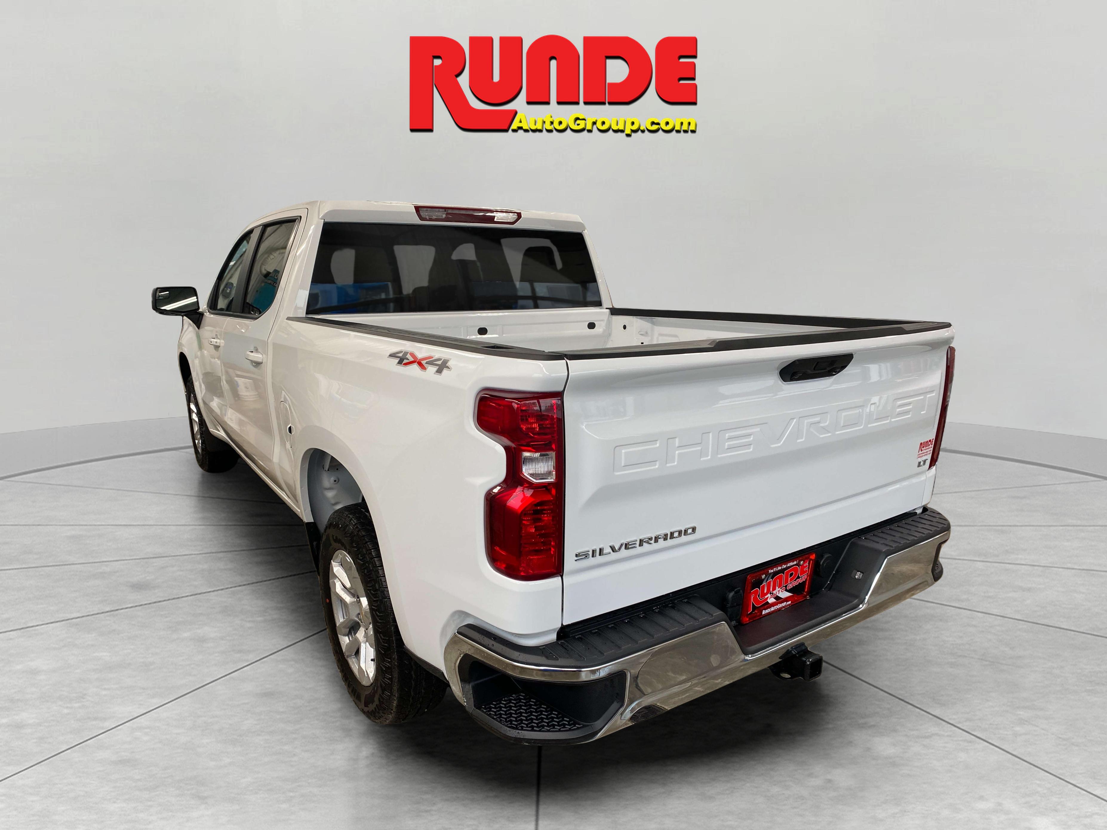 2025 Chevrolet Silverado 1500 LT photo 2