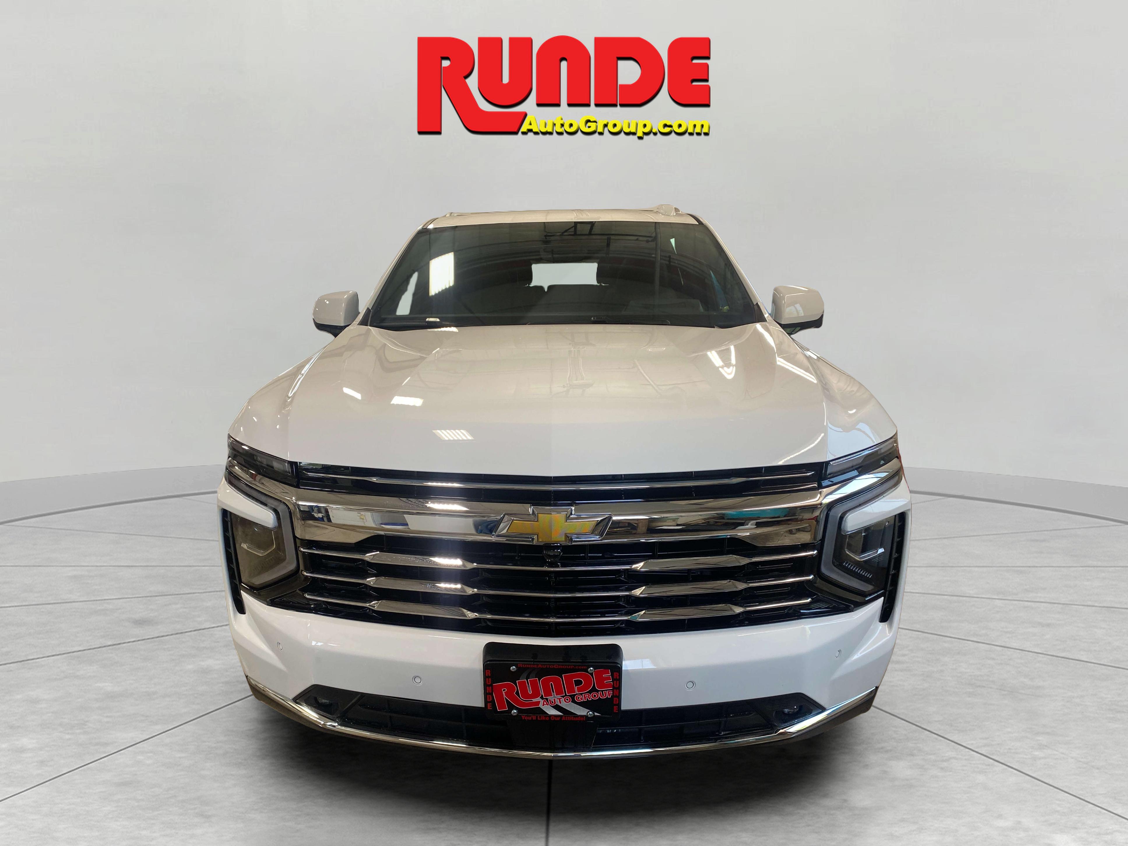 2025 Chevrolet Suburban LT photo 4