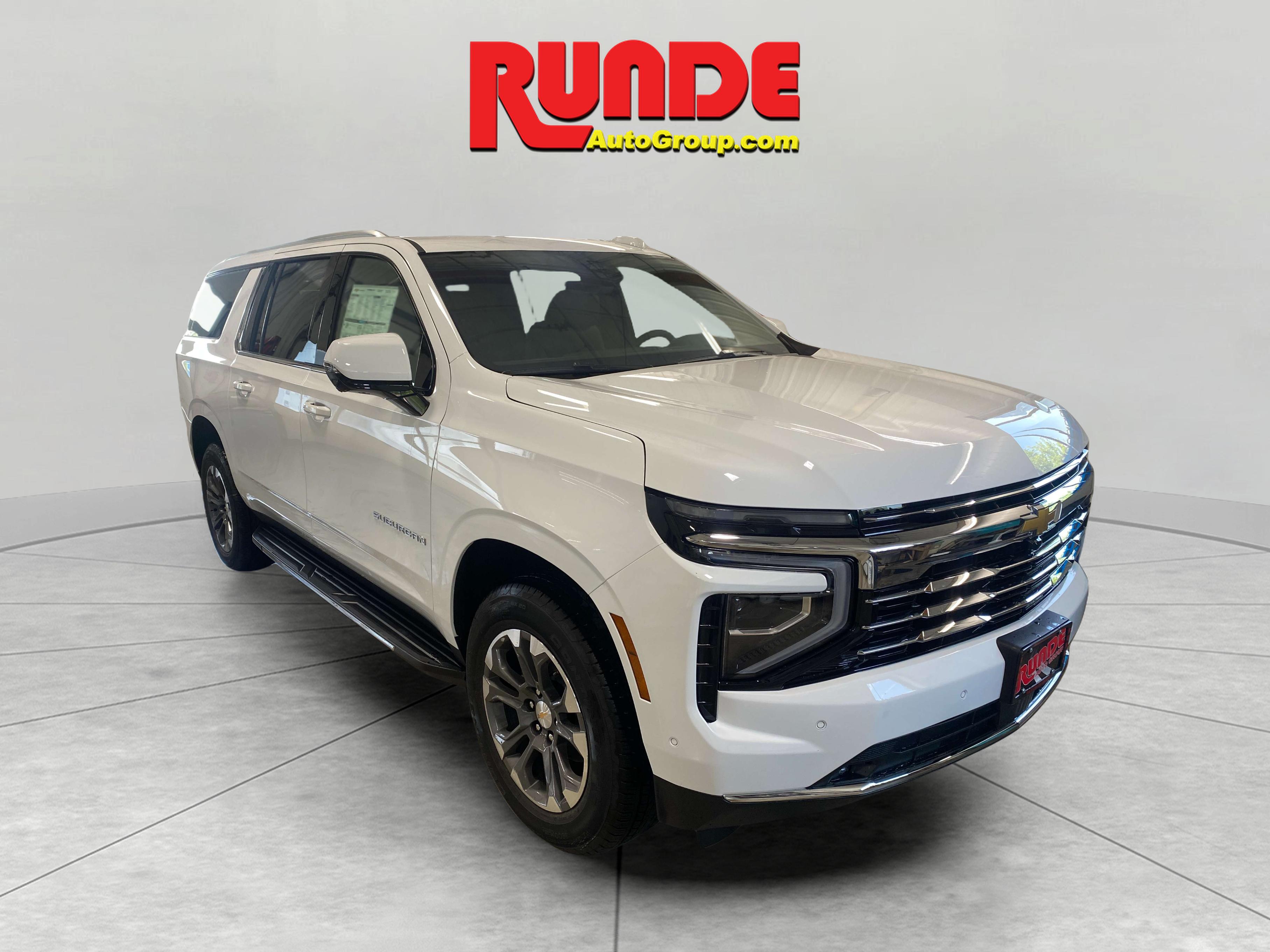 2025 Chevrolet Suburban LT photo 3