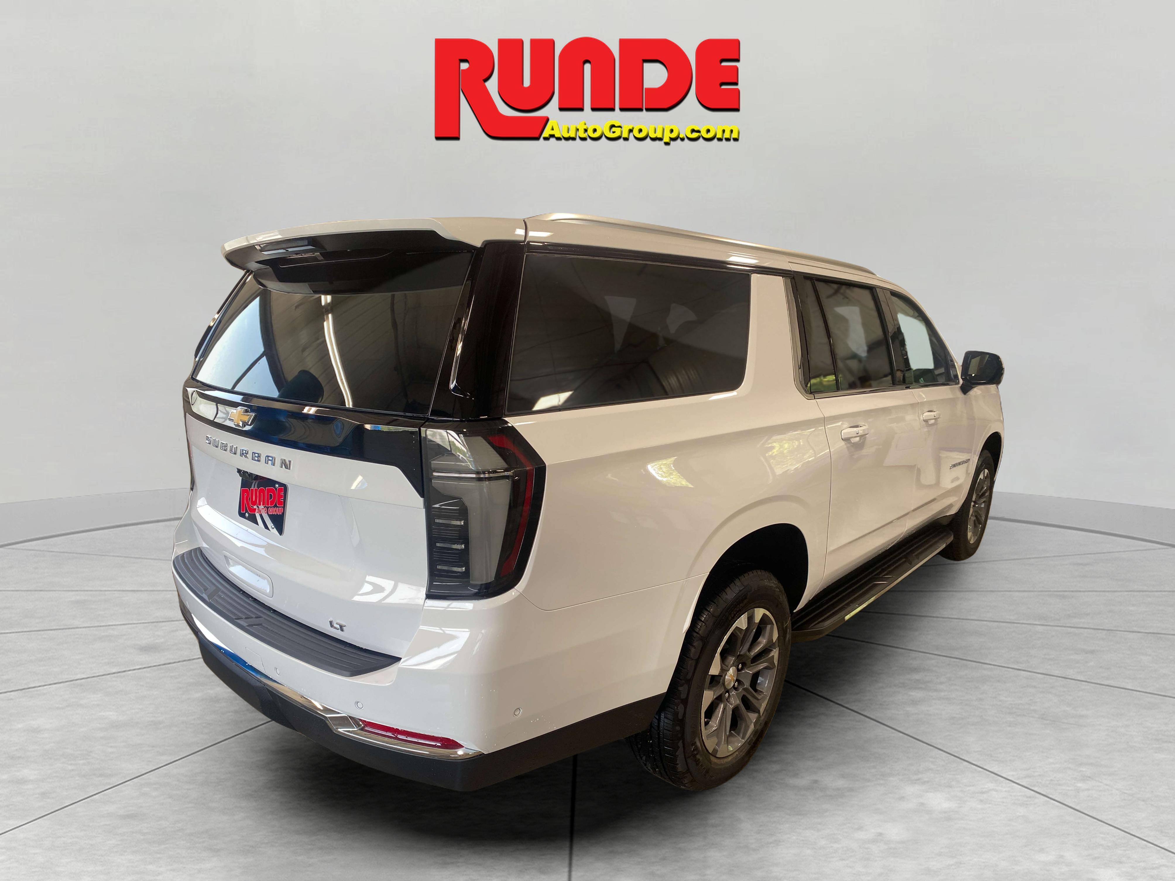 2025 Chevrolet Suburban LT photo 2