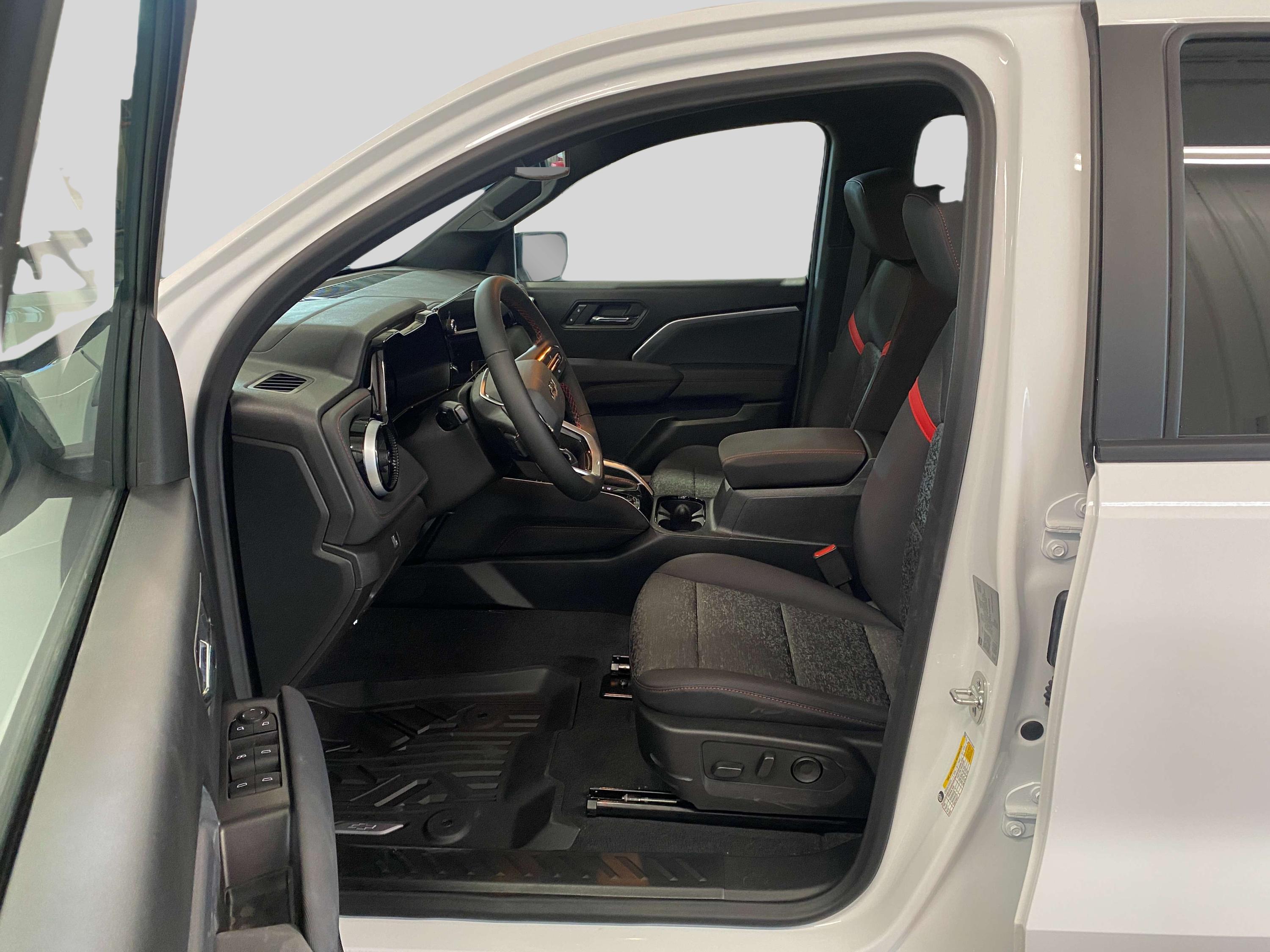 2026 Chevrolet Colorado Z71 photo 9