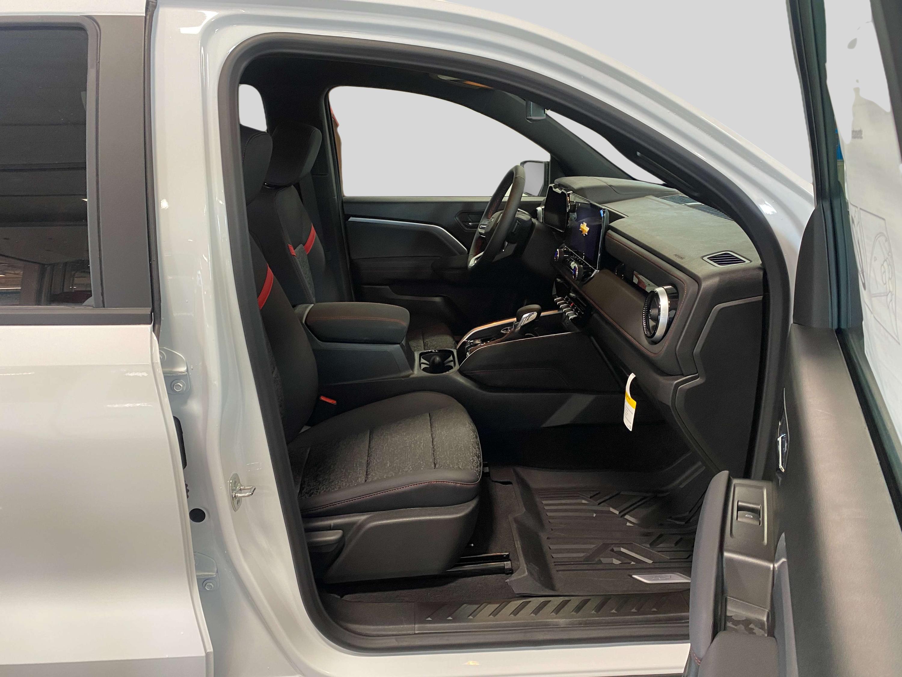 2026 Chevrolet Colorado Z71 photo 10