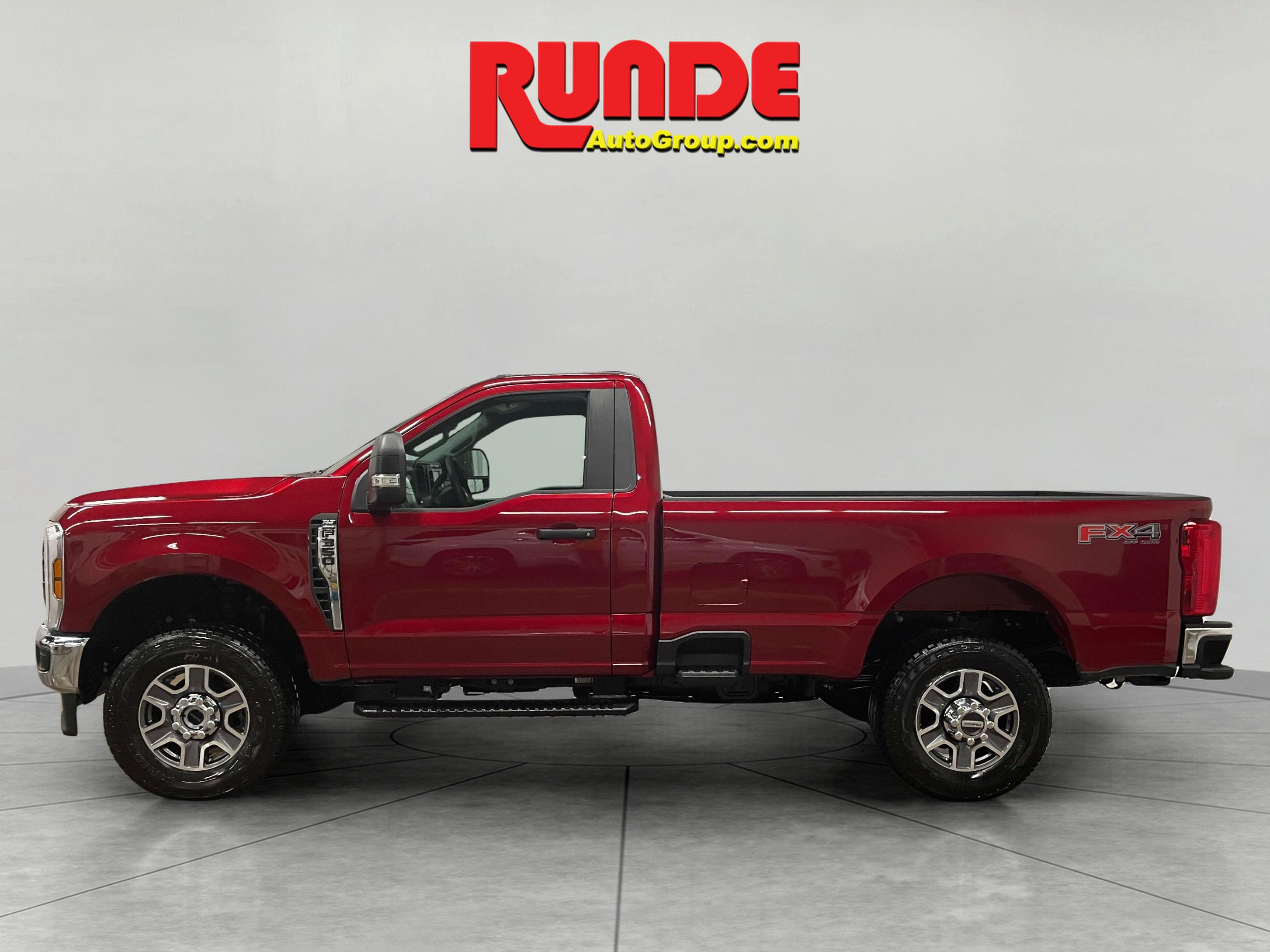 2025 Ford F-350 XLT photo 2