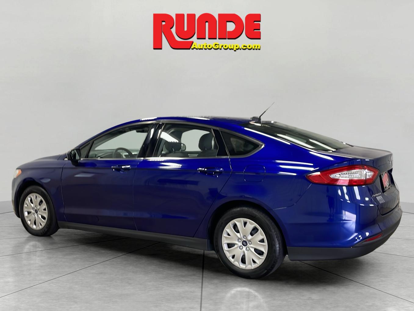 2013 Ford Fusion S photo 3