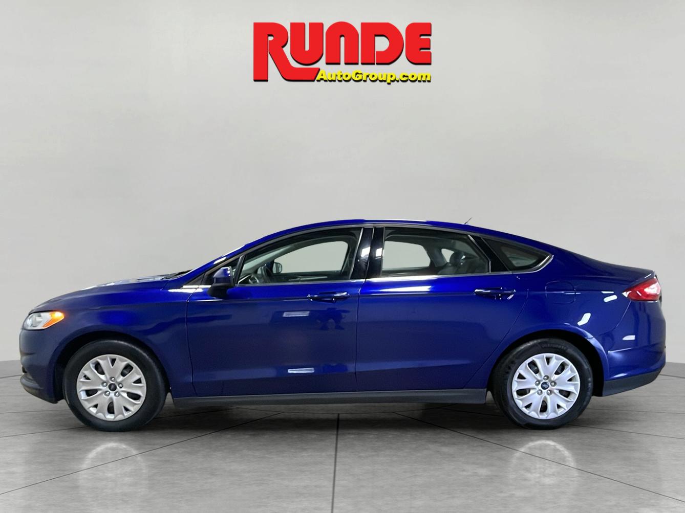 2013 Ford Fusion S photo 2