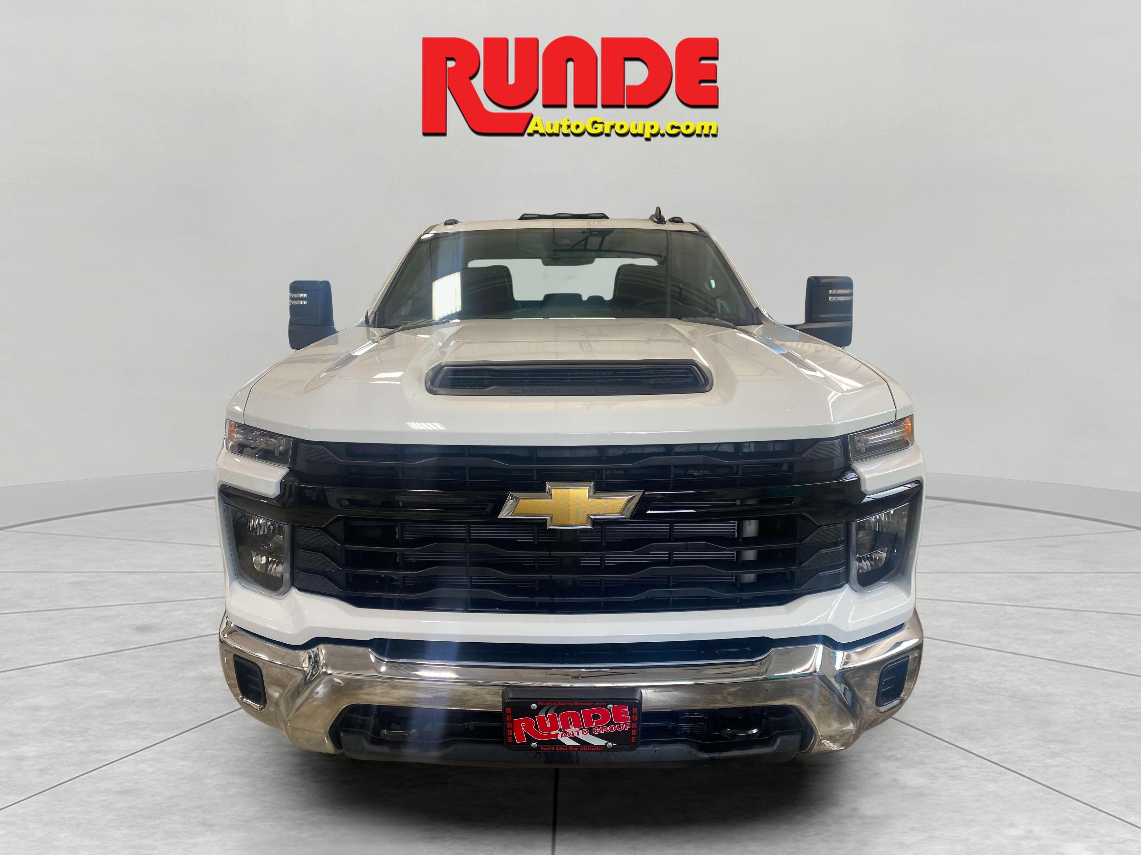 2025 Chevrolet Silverado 3500HD Work Truck photo 2