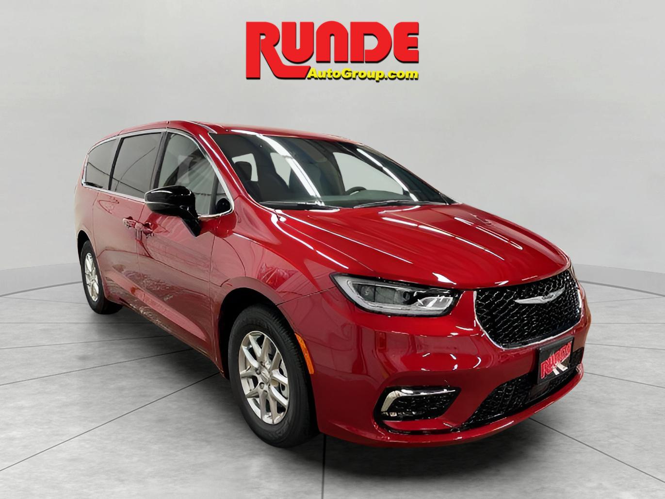 2026 Chrysler Pacifica photo 7