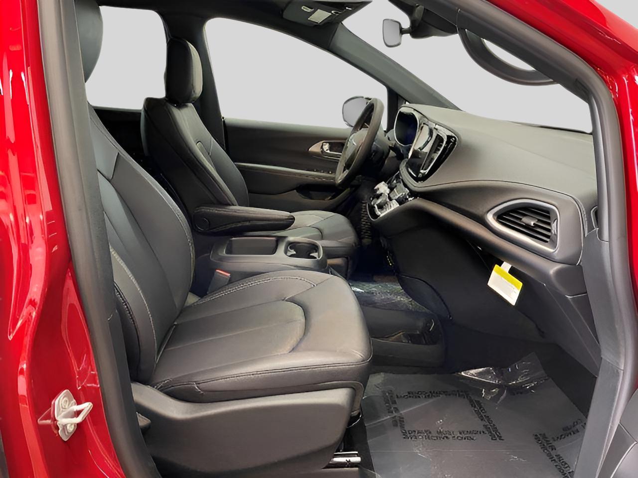 2026 Chrysler Pacifica photo 15