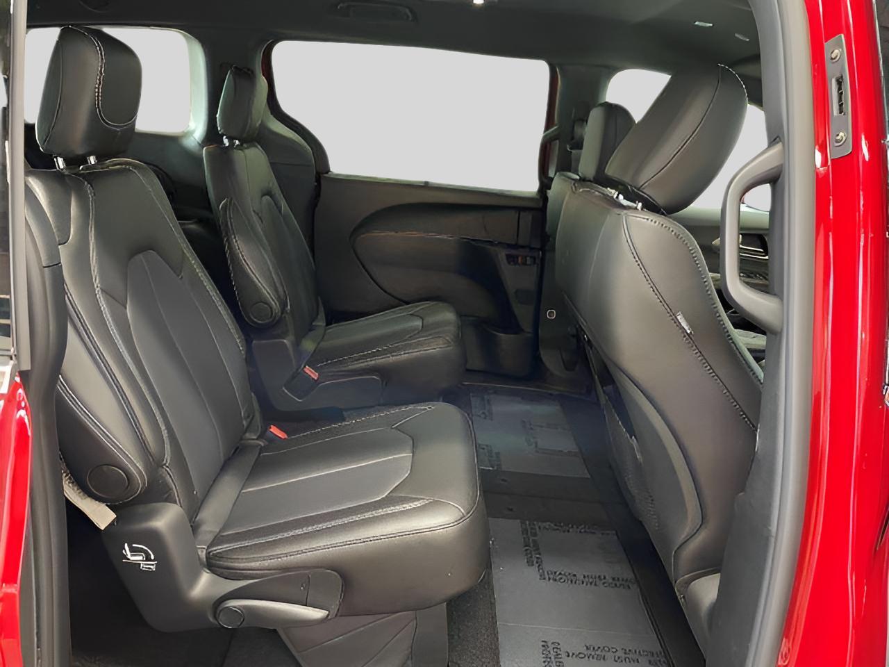 2026 Chrysler Pacifica photo 16