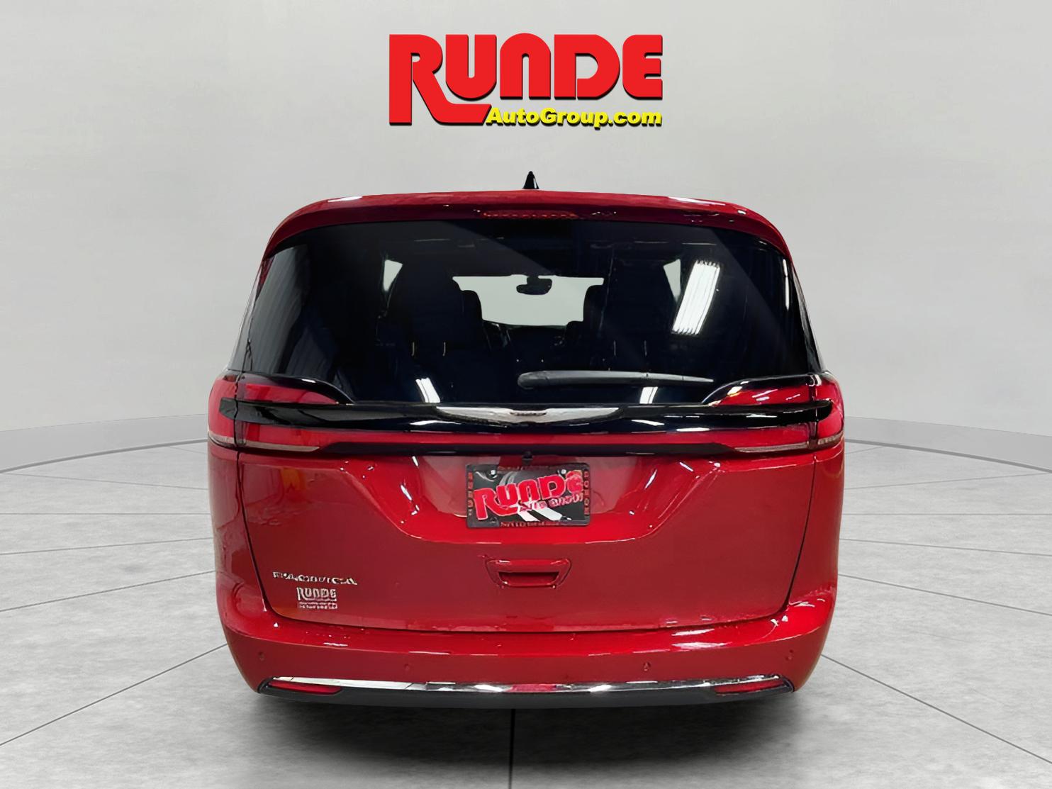 2026 Chrysler Pacifica photo 4