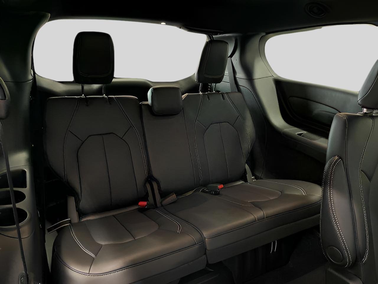 2026 Chrysler Pacifica photo 17