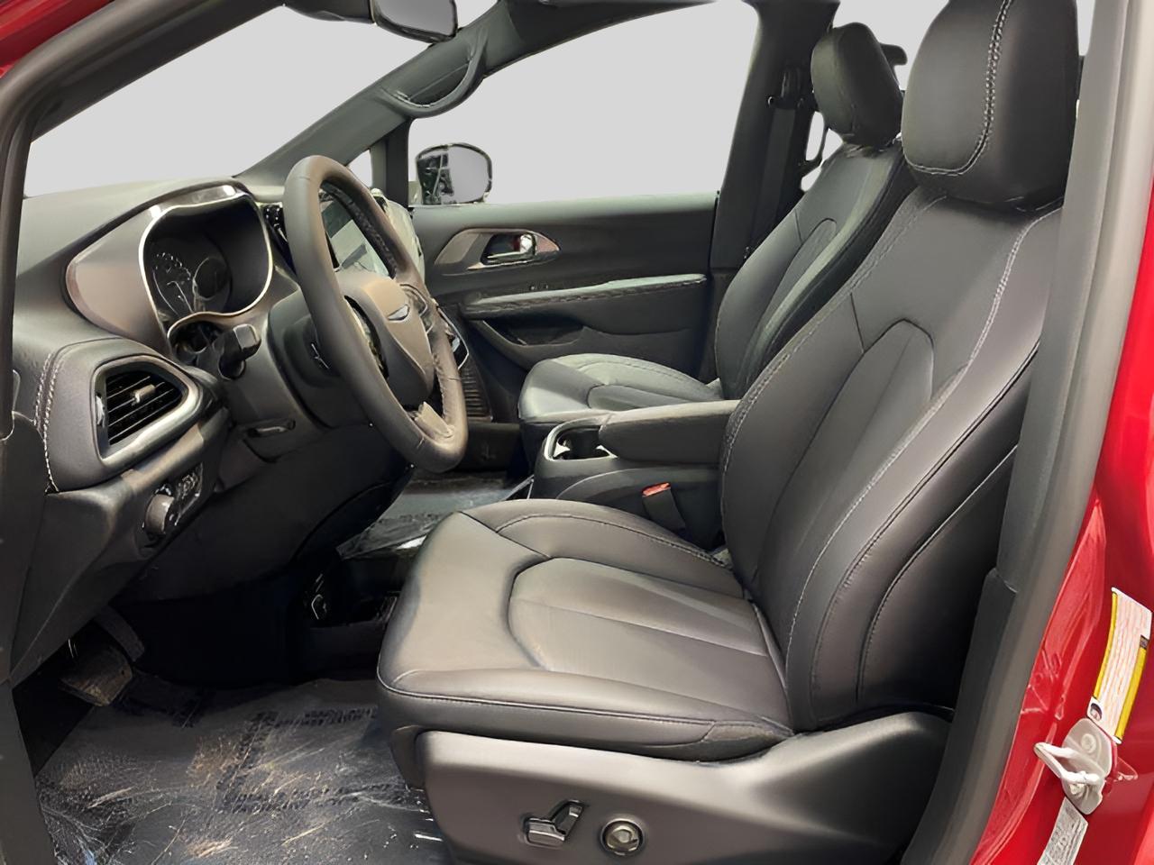 2026 Chrysler Pacifica photo 10