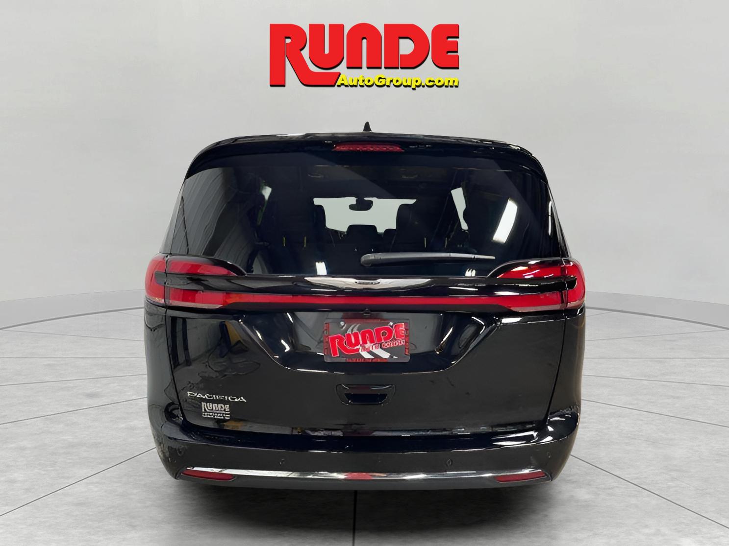 2026 Chrysler Pacifica photo 4