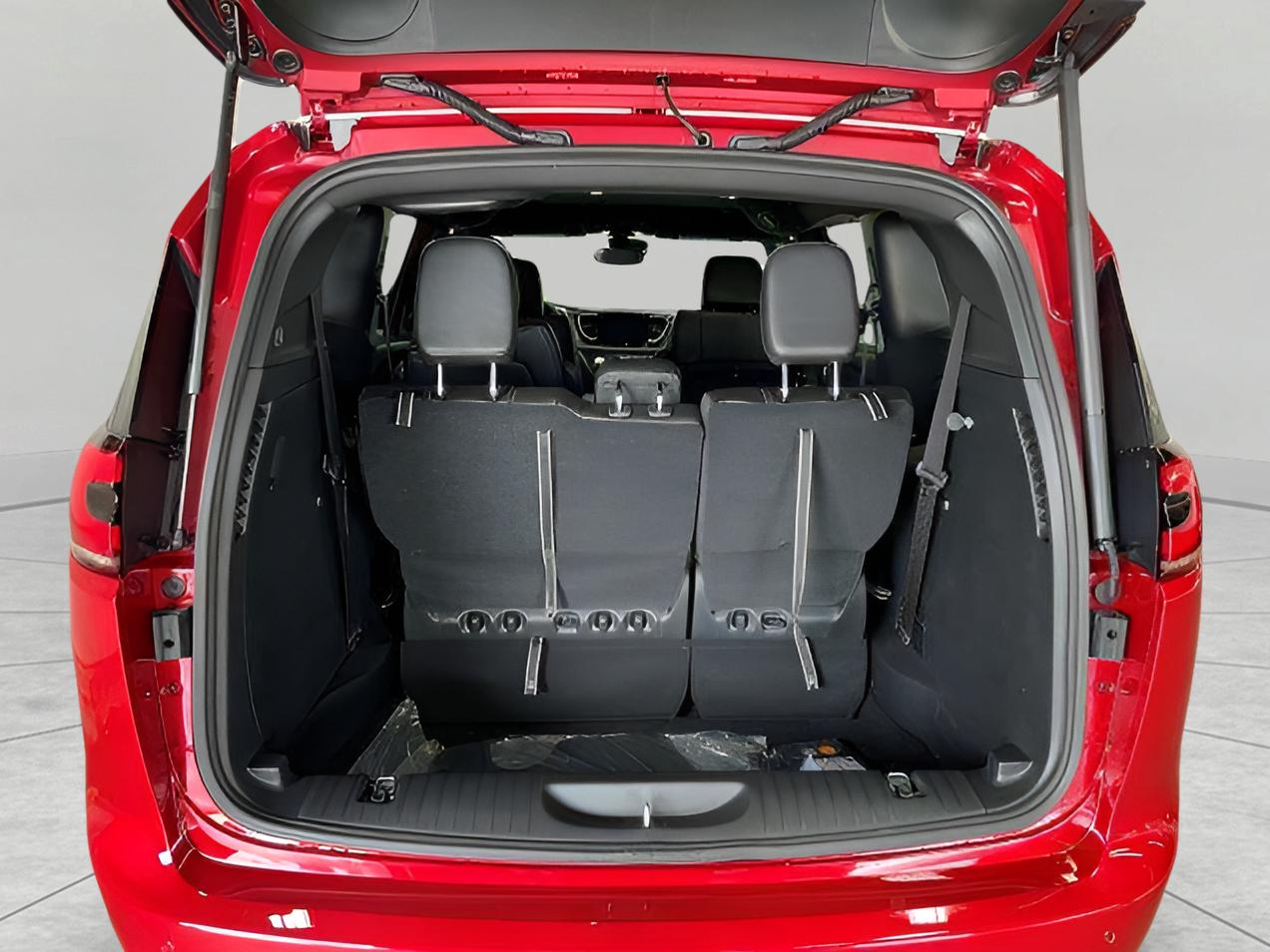 2026 Chrysler Pacifica photo 18