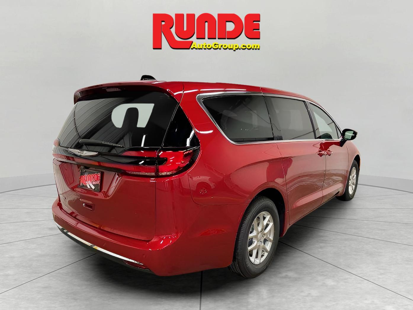 2026 Chrysler Pacifica photo 5