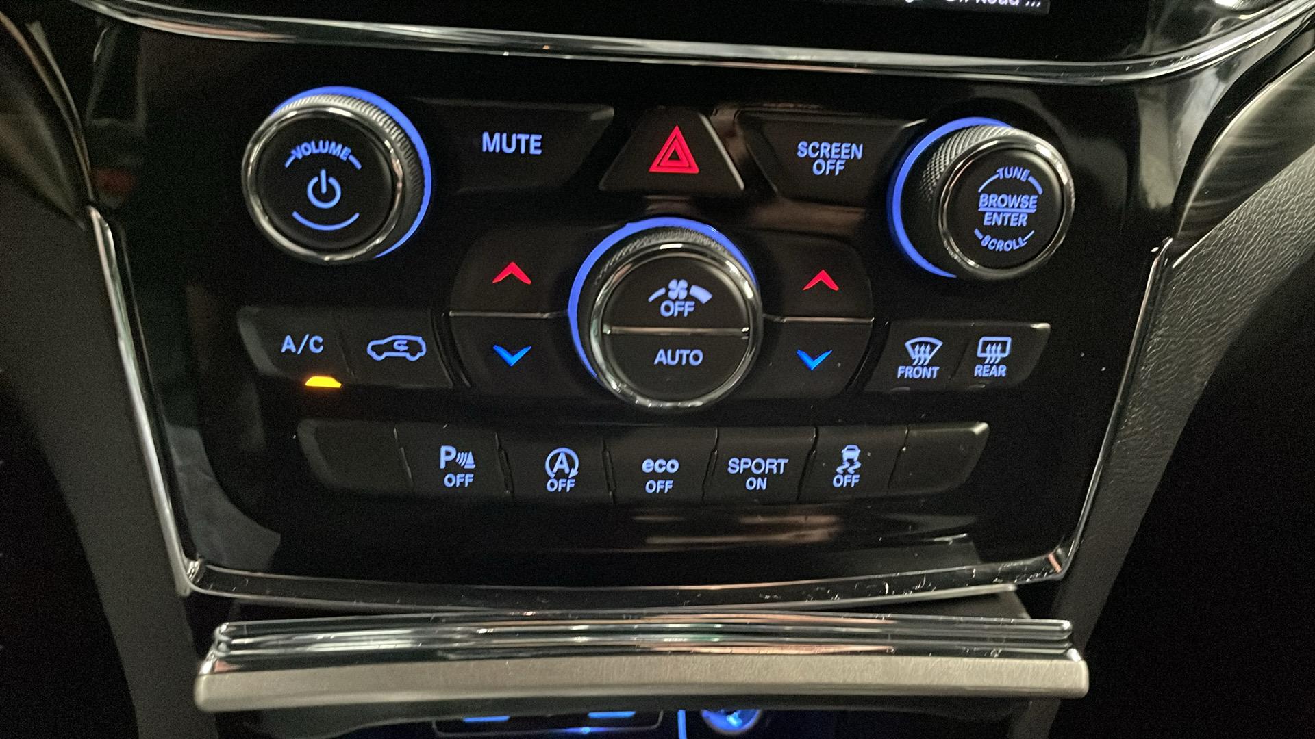 2020 Jeep Grand Cherokee Laredo photo 12