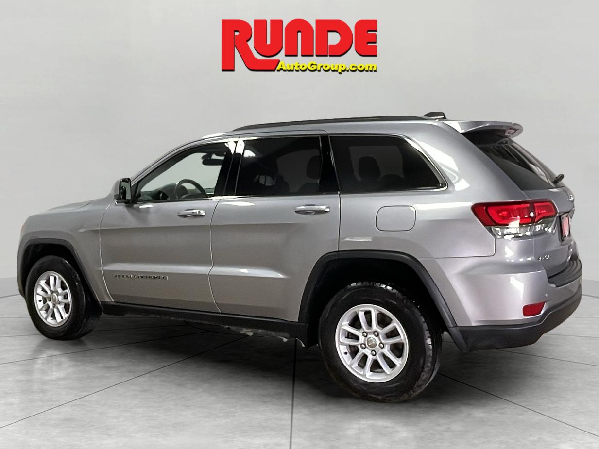 2020 Jeep Grand Cherokee Laredo photo 2