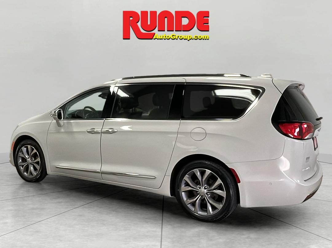 2020 Chrysler Pacifica Limited photo 3
