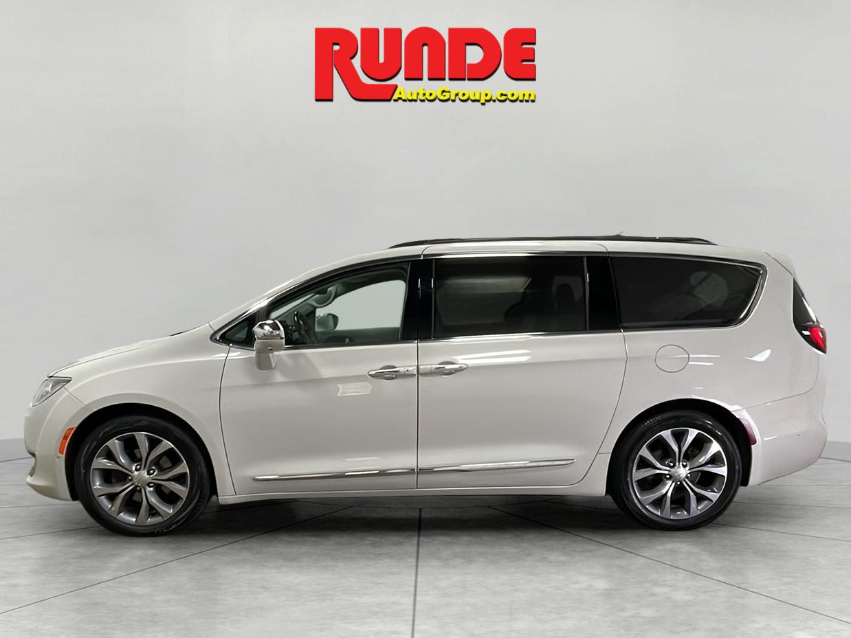 2020 Chrysler Pacifica Limited photo 2