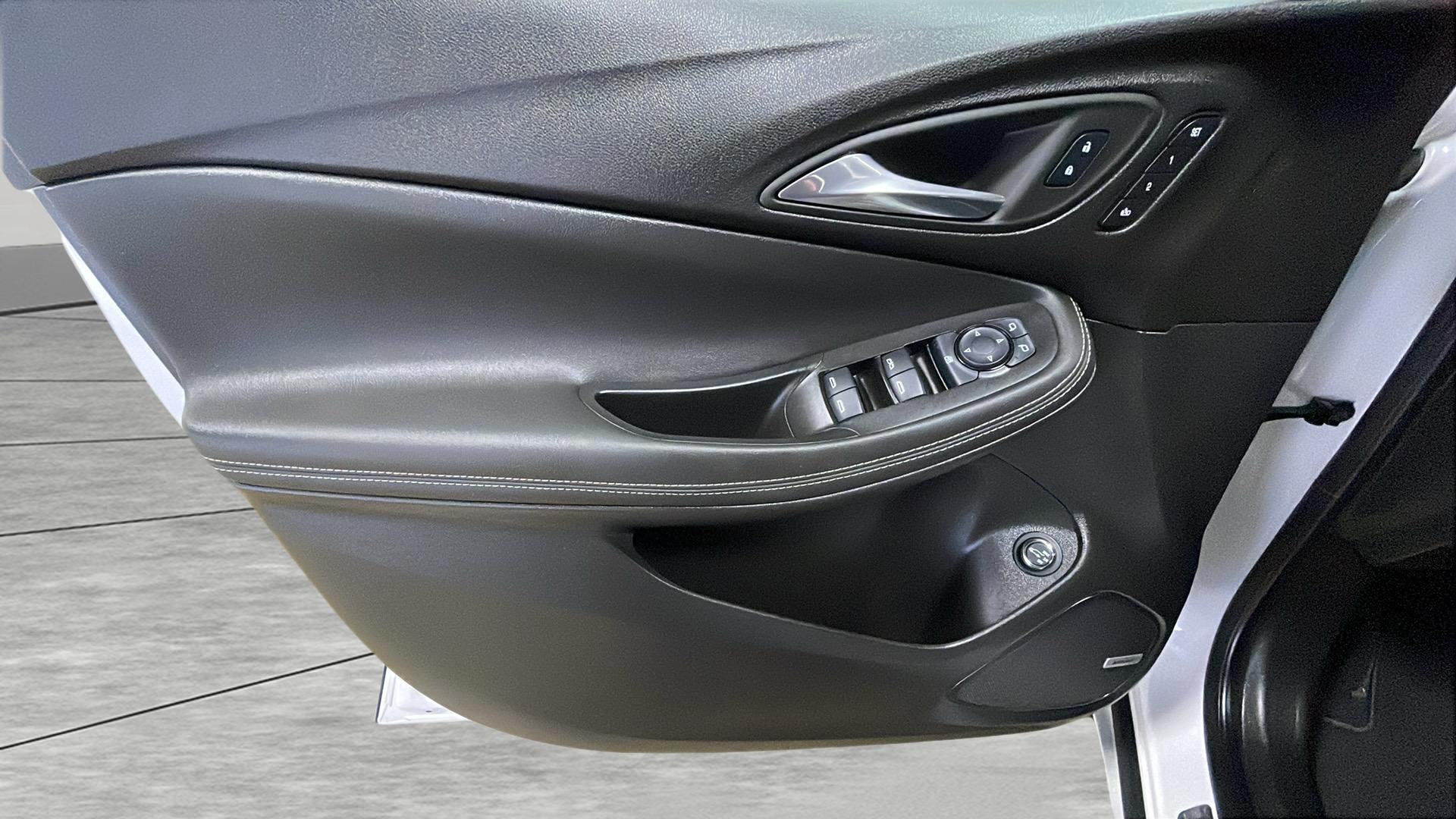 2025 Buick Encore GX Avenir photo 7