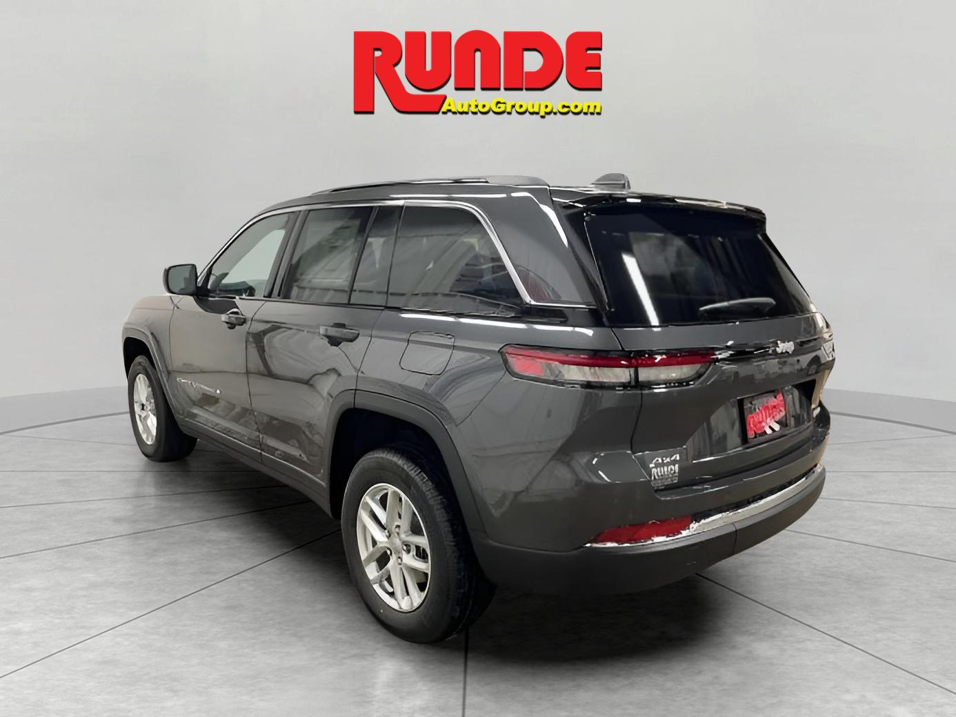 2025 Jeep Grand Cherokee Laredo X photo 3