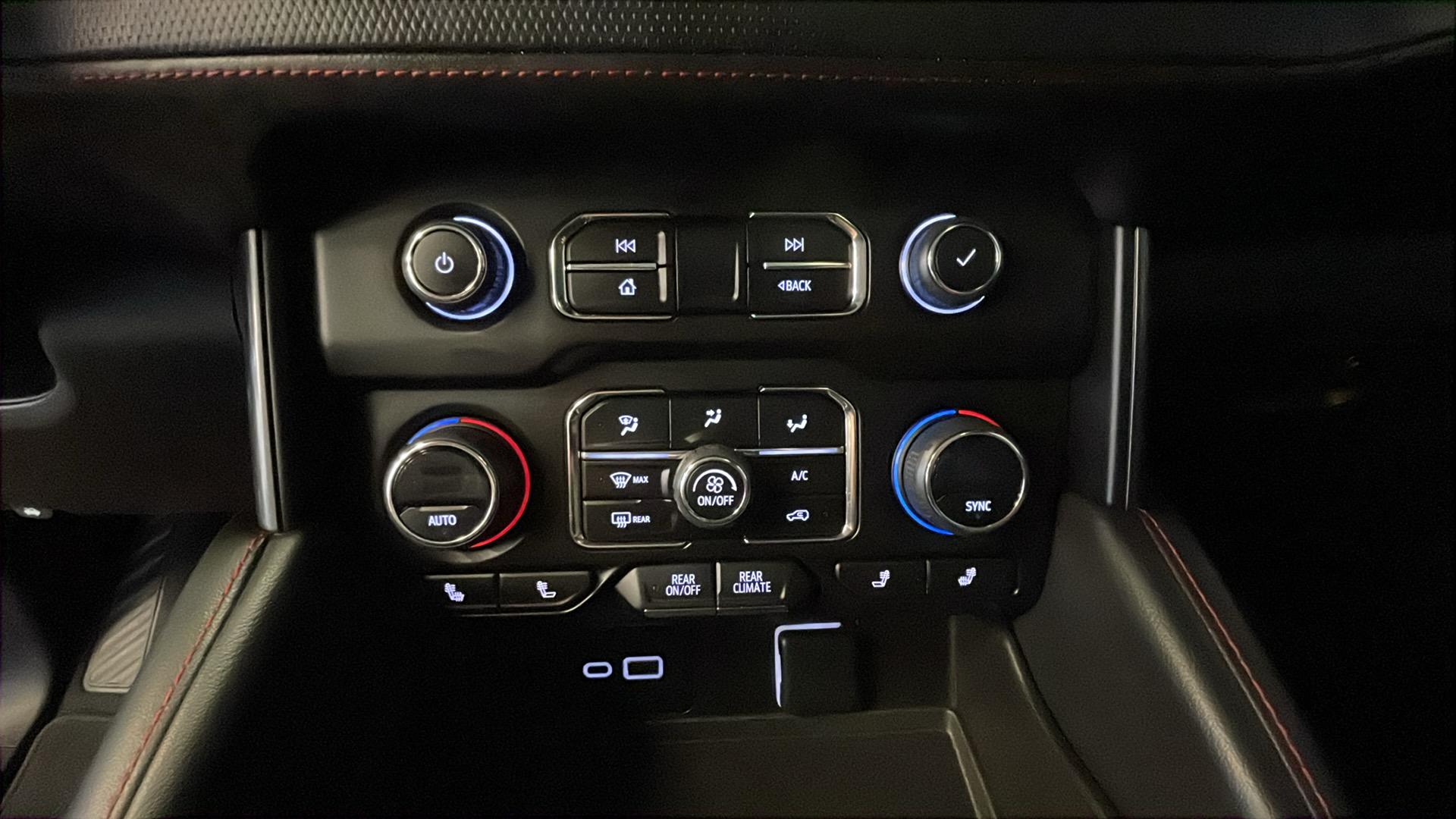2023 Chevrolet Suburban RST photo 12