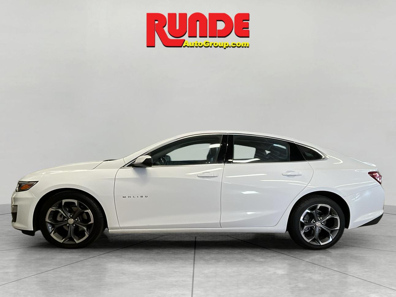 2022 Chevrolet Malibu 1LT photo 2