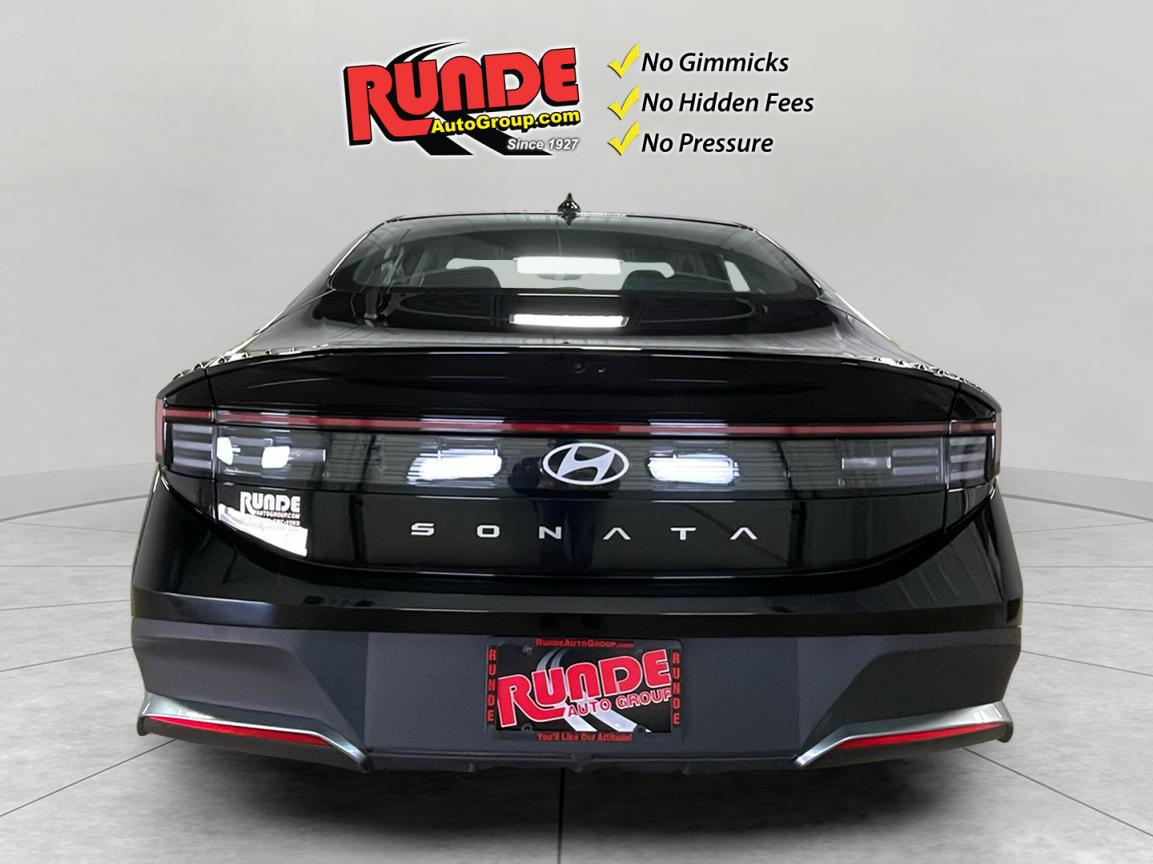 2025 Hyundai Sonata SE photo 2