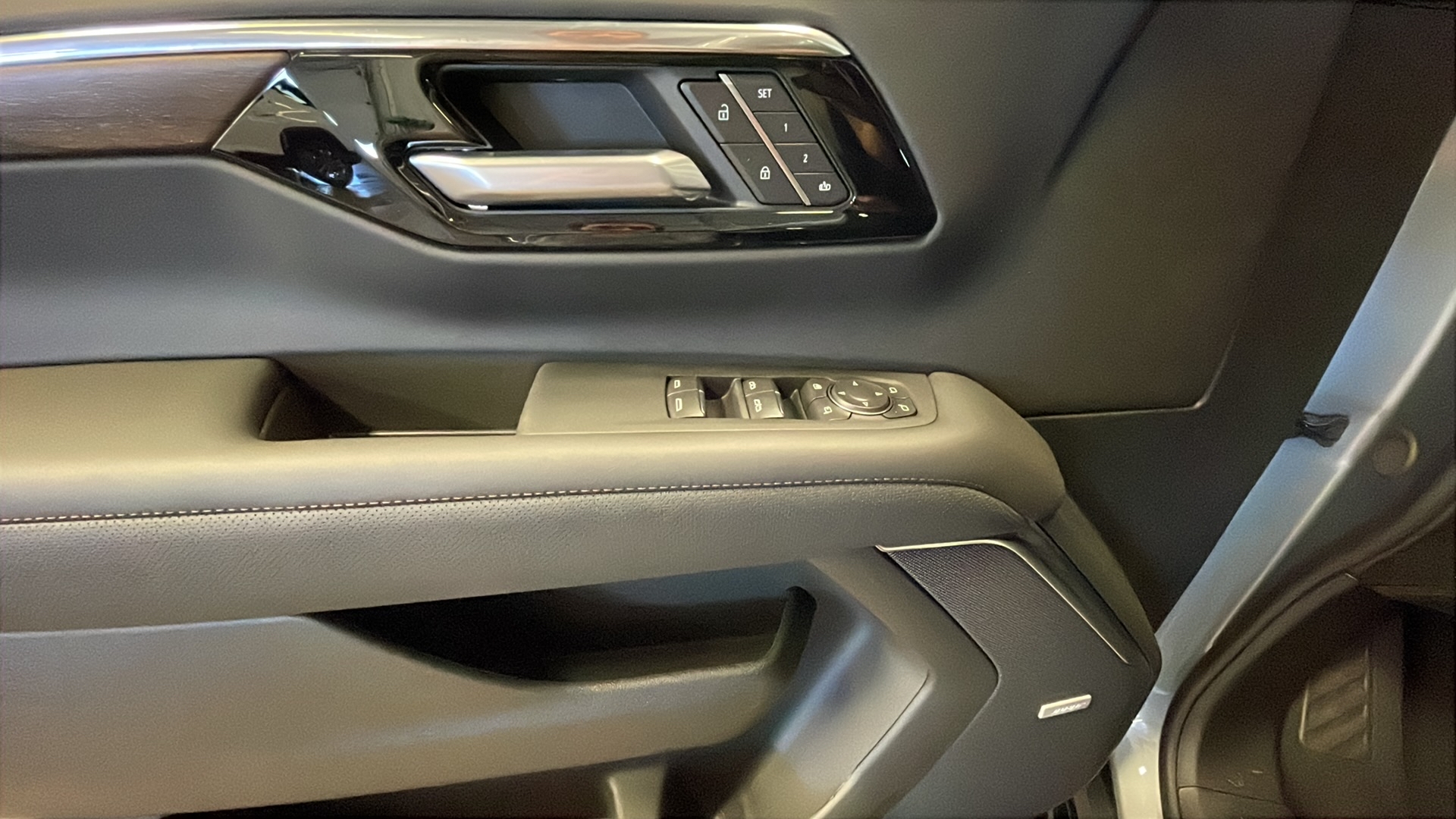 2026 Chevrolet Suburban High Country - Photo 9