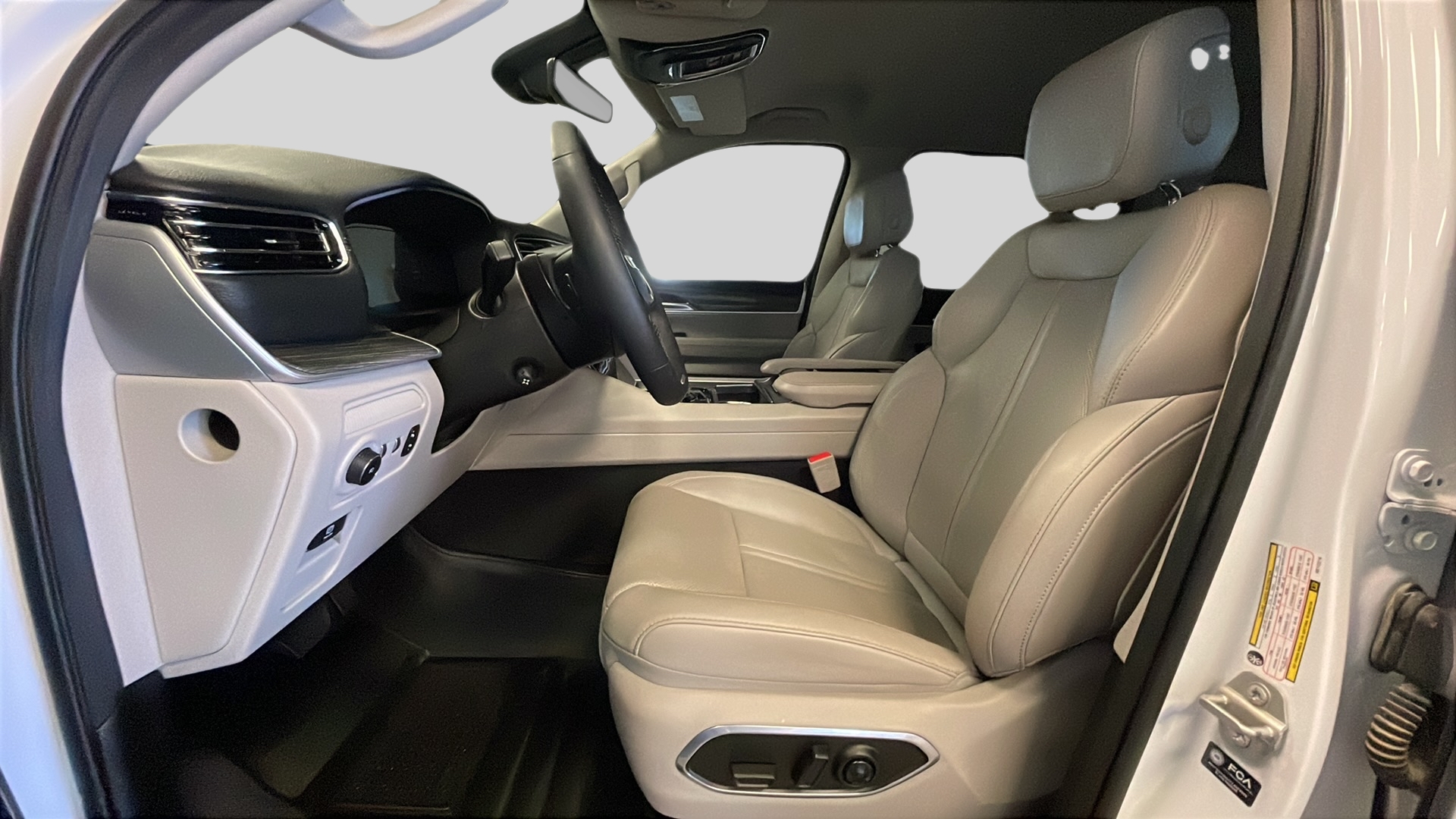 2024 Jeep Wagoneer Series III photo 9