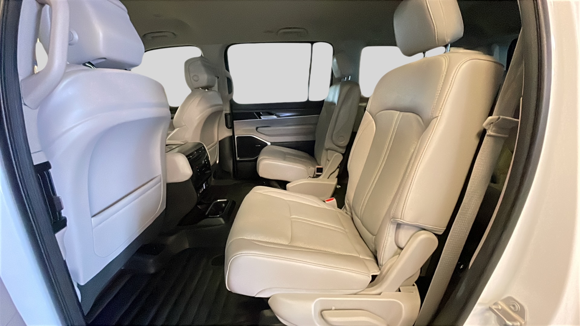 2024 Jeep Wagoneer Series III photo 12