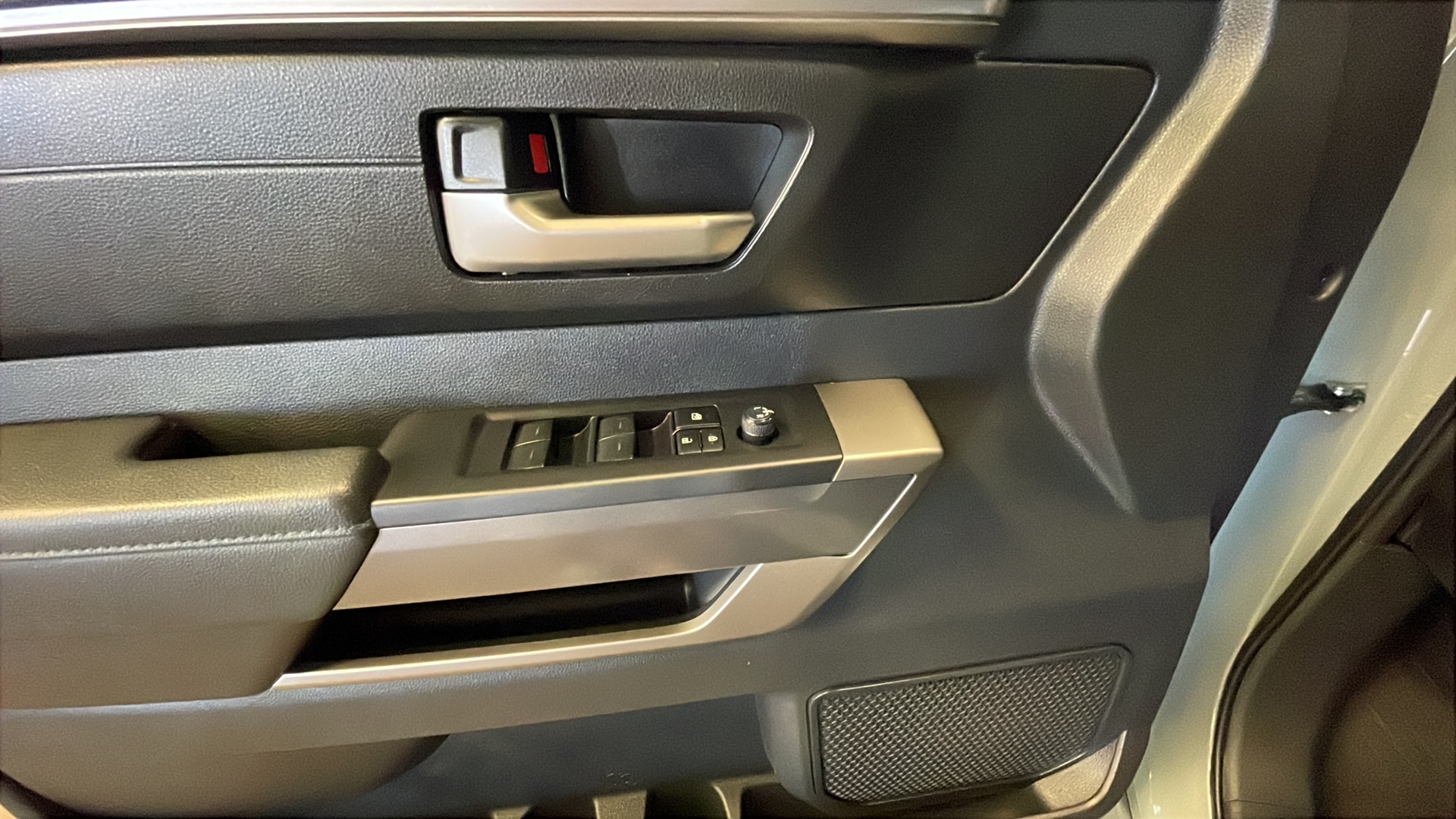2024 Toyota Tundra SR5 photo 9