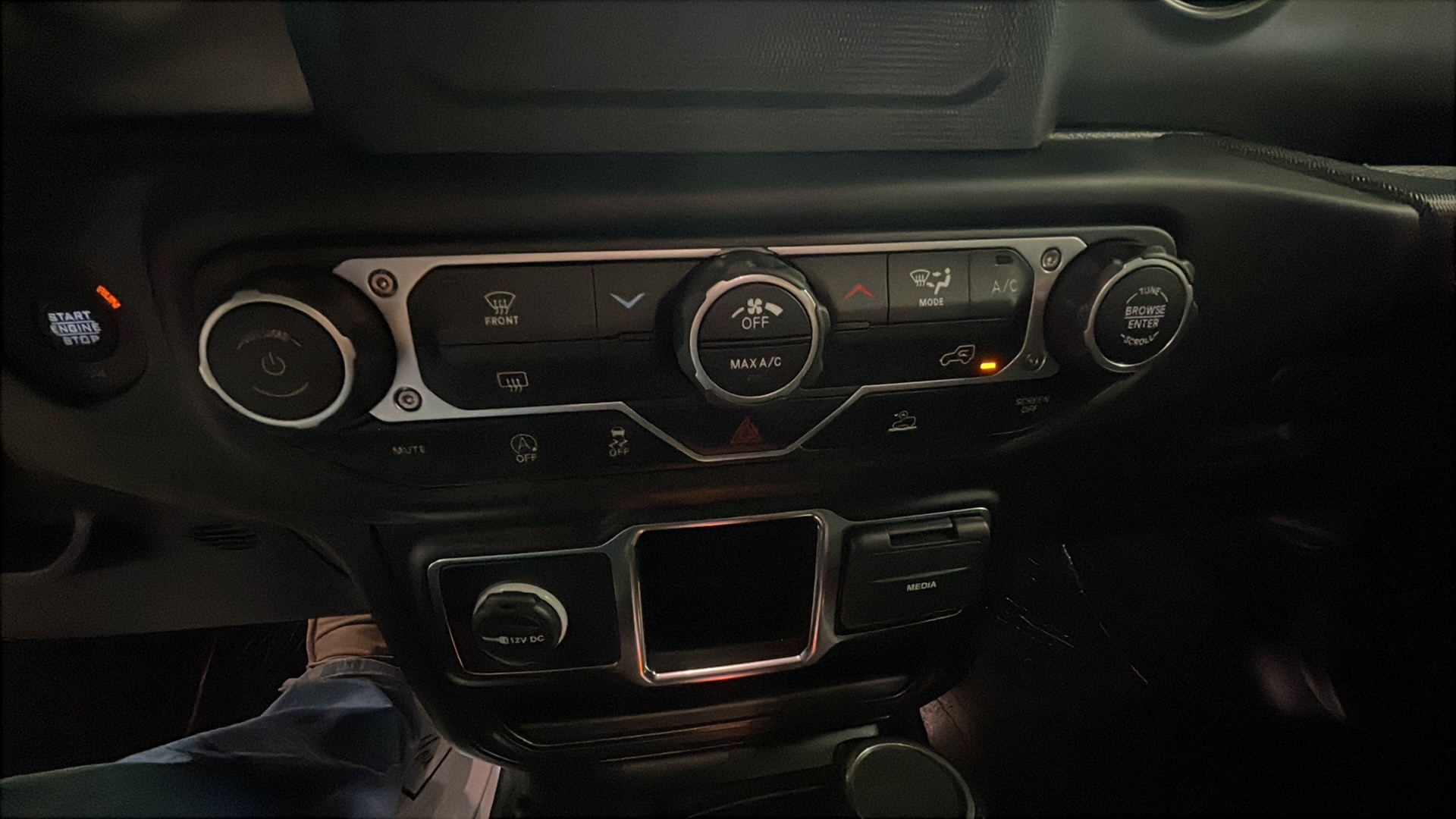 2023 Jeep Gladiator Sport photo 12