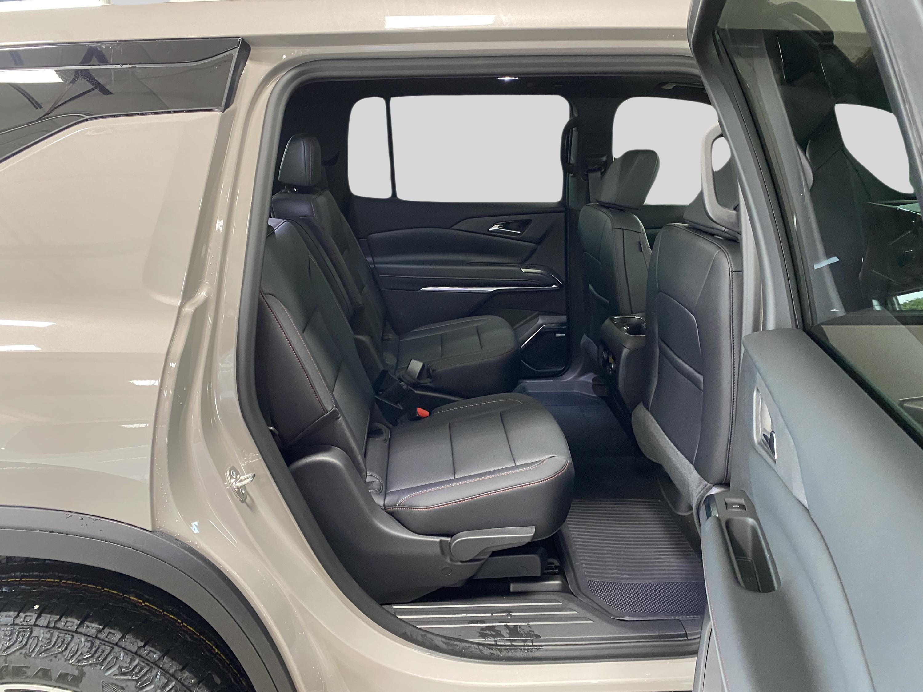 2026 Chevrolet Traverse Z71 photo 8