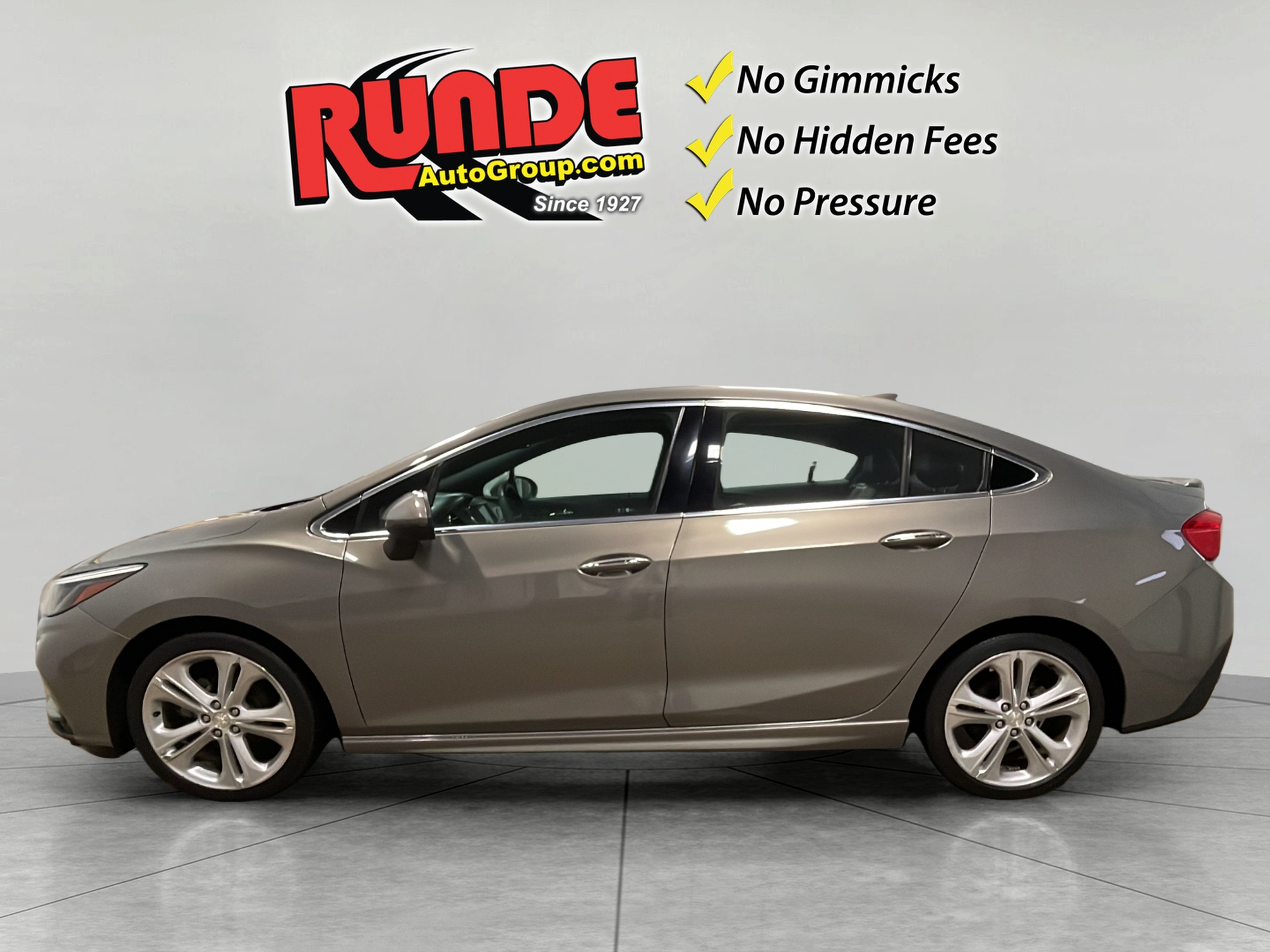 Used 2017 Chevrolet Cruze Premier with VIN 1G1BF5SM4H7126748 for sale in East Dubuque, IL
