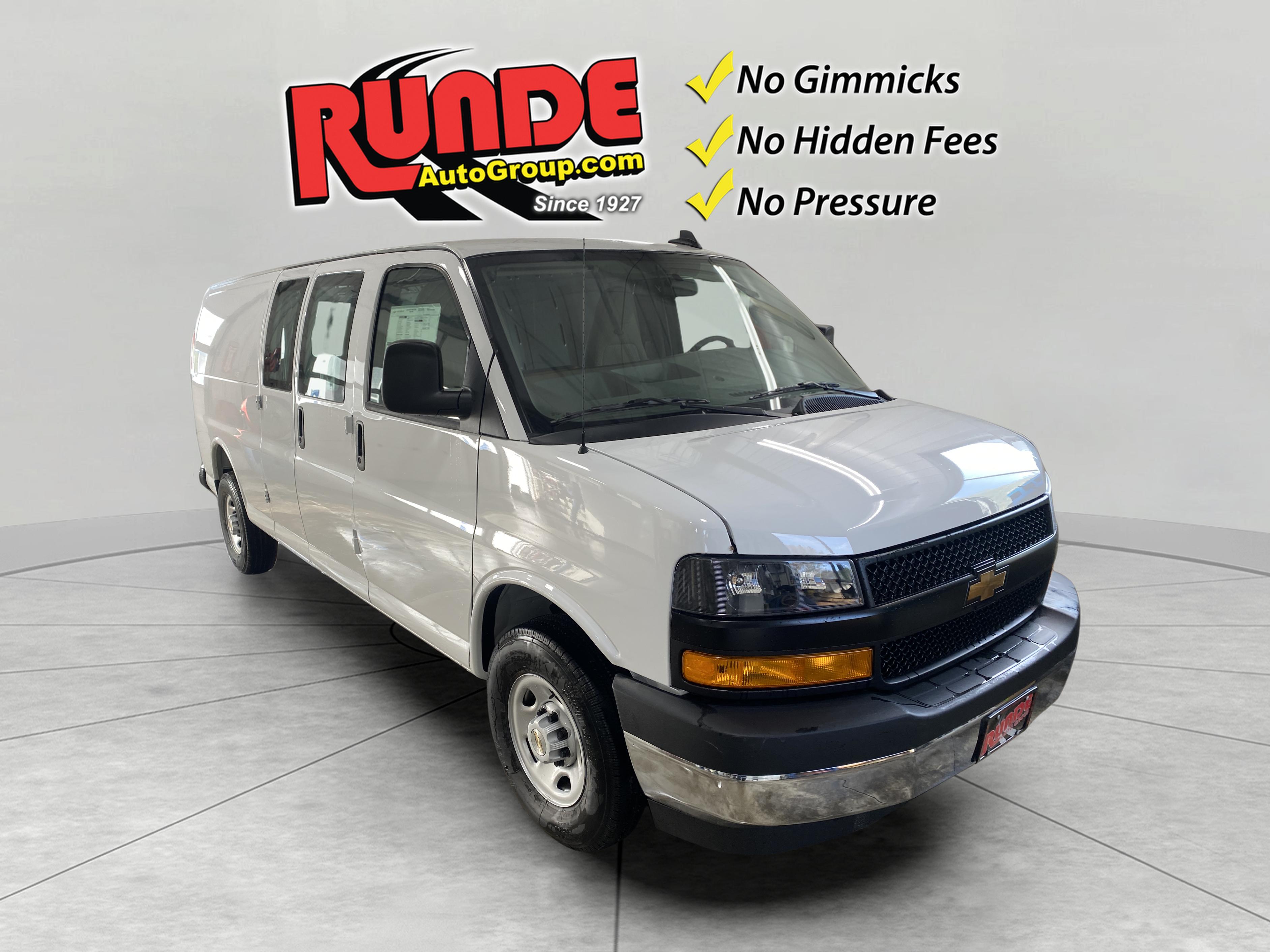 2025 Chevrolet Express 3500 Extended Work Van's photo