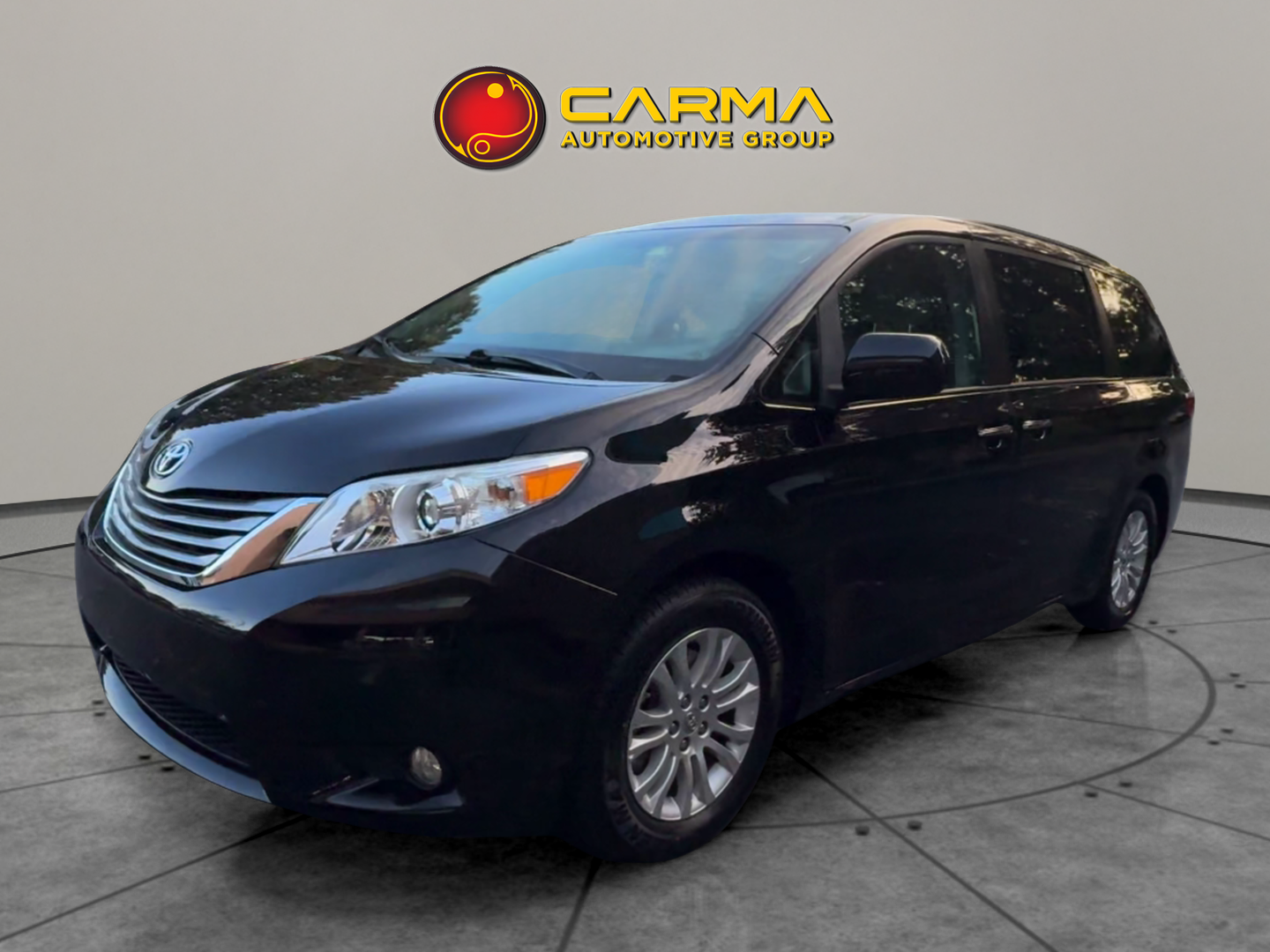 2017 Toyota Sienna XLE Premium's photo