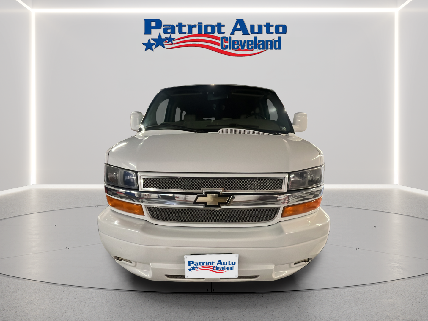 2014 Chevrolet Express Passenger LS's photo