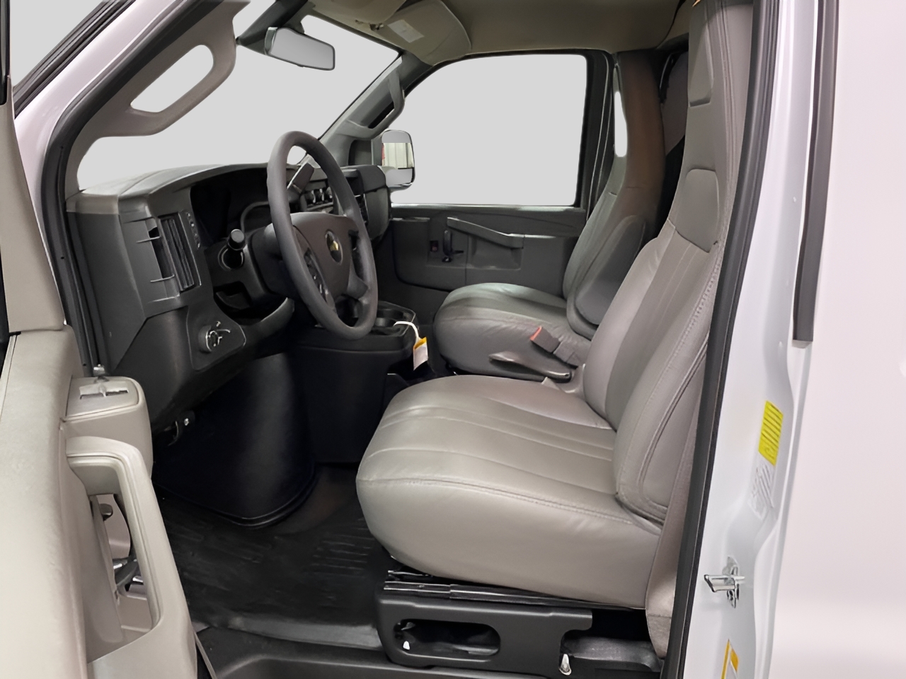2025 Chevrolet Express Cargo Work Van - Photo 14