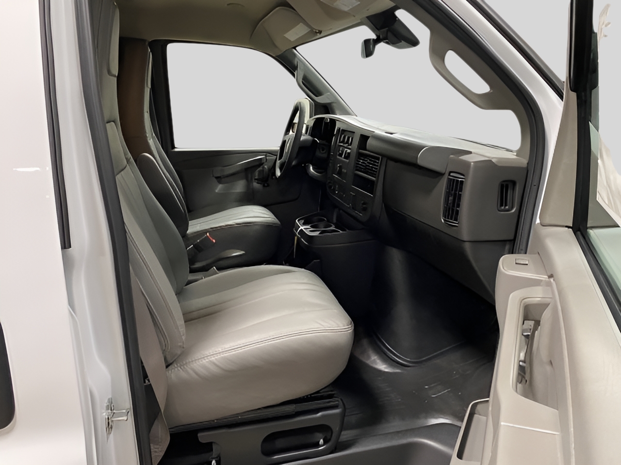 2025 Chevrolet Express Cargo Work Van - Photo 15