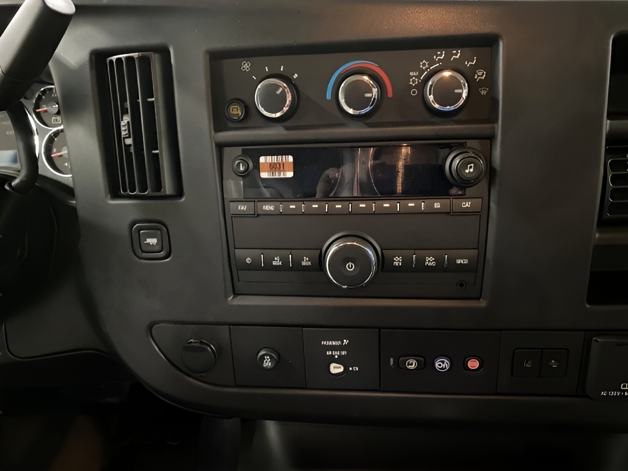 2025 Chevrolet Express Cargo Work Van - Photo 8